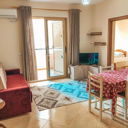 Mimi'S Beach Apartment Vlore Bagian luar foto