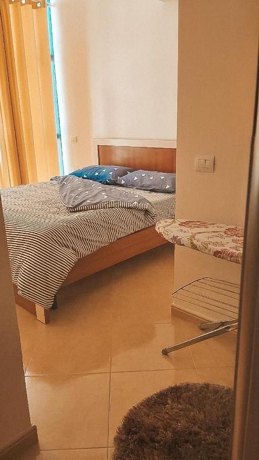 Mimi'S Beach Apartment Vlore Bagian luar foto