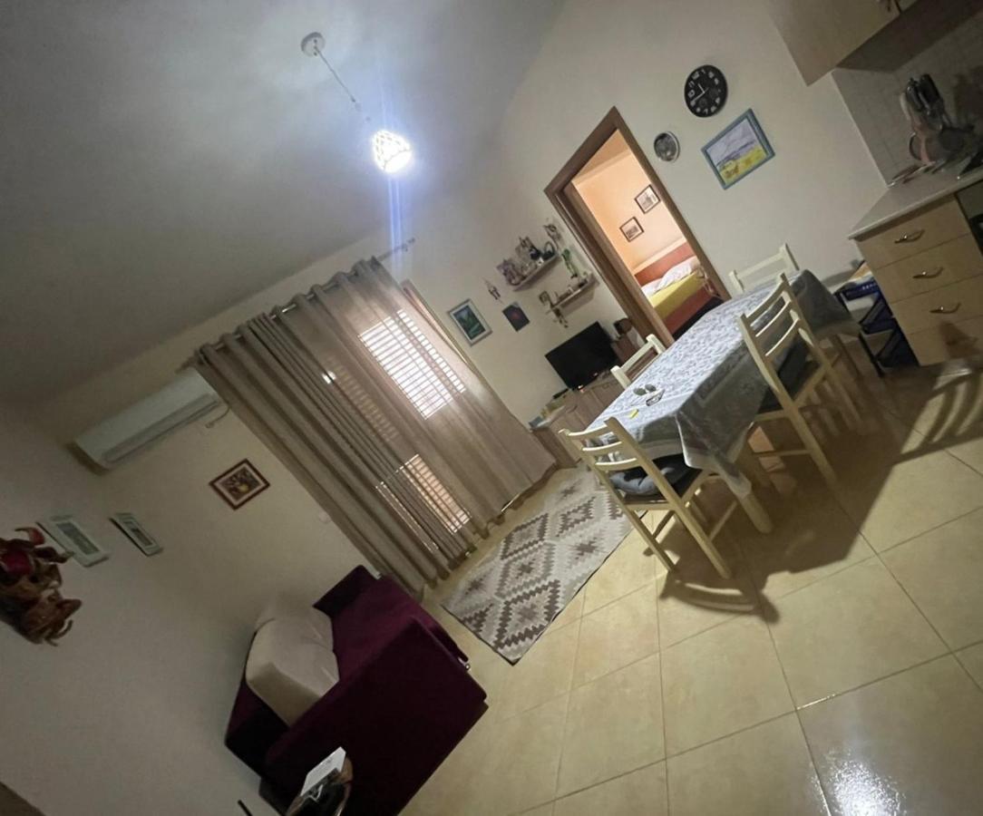 Mimi'S Beach Apartment Vlore Bagian luar foto