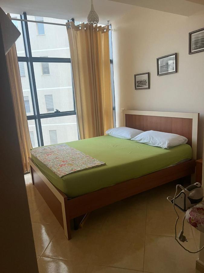 Mimi'S Beach Apartment Vlore Bagian luar foto