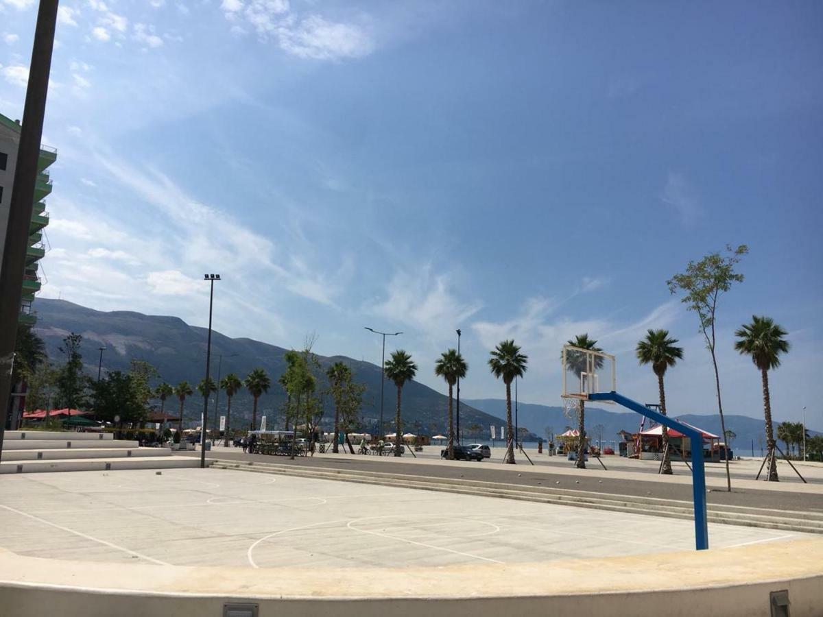 Mimi'S Beach Apartment Vlore Bagian luar foto