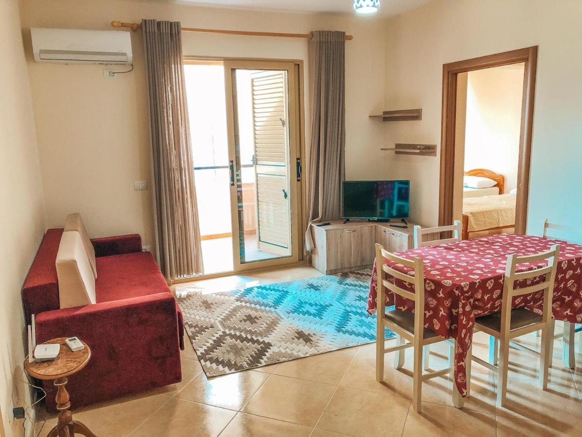 Mimi'S Beach Apartment Vlore Bagian luar foto
