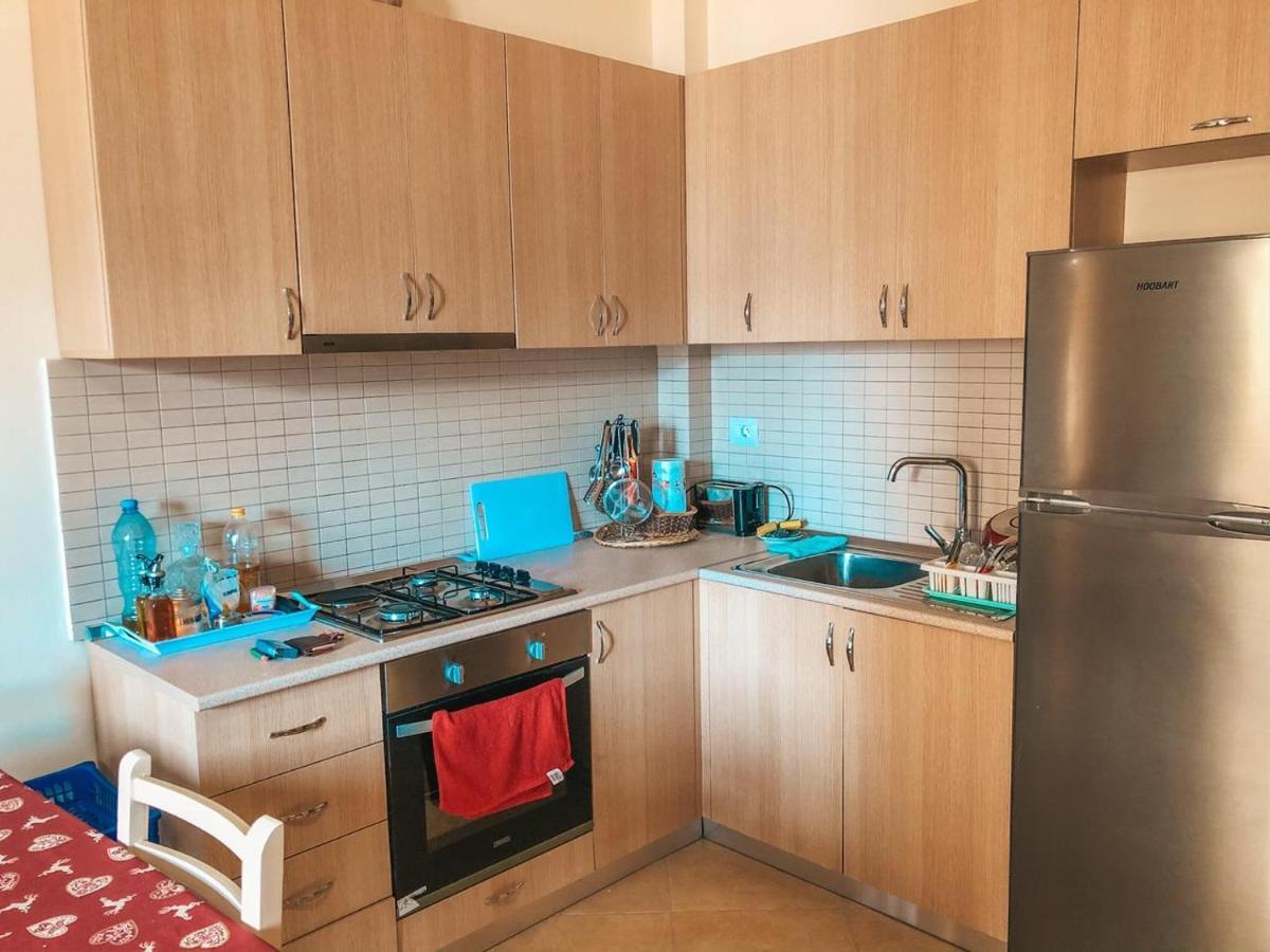 Mimi'S Beach Apartment Vlore Bagian luar foto